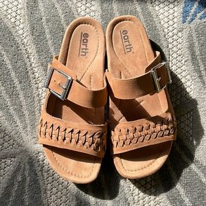 Earth brand women’s size 10 brown slide sandals